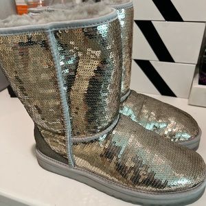 Silver Sequin Uggs - Size 9